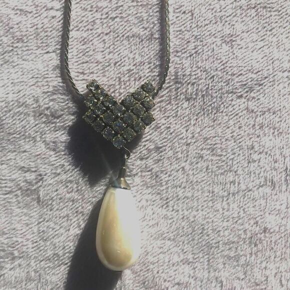 White faux Pearl drop pendant Vintage necklace with Aurora Borealis rhinestones - Picture 1 of 4